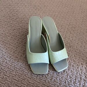 Princess Polly lime green heels, size 5